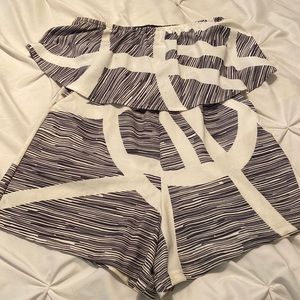 Off the should shorts romper w pockets